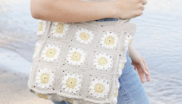 bobine et crochet sac granny fleuri