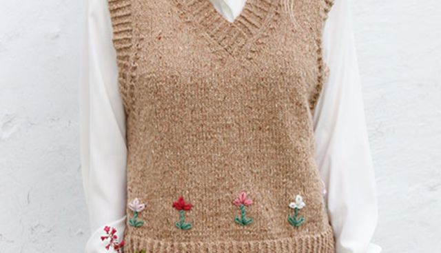 bobine et crochet gilet en crochet aux détails floraux